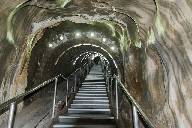 schody v solné jeskyni